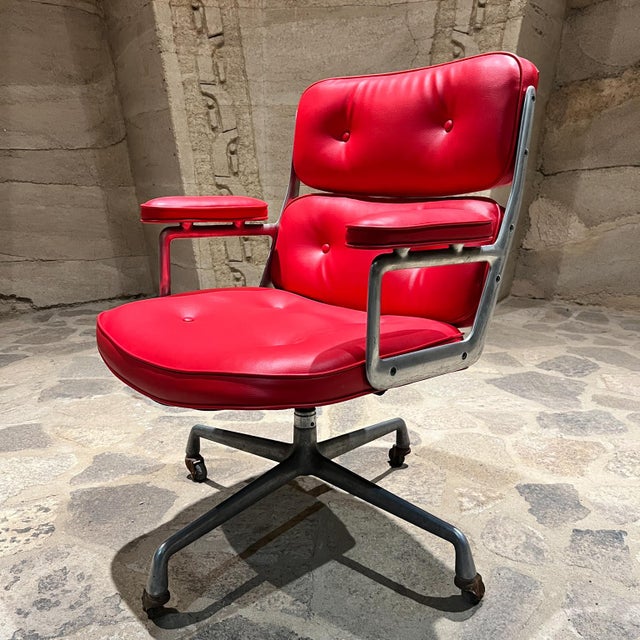 Mid-Century Modern 1970s Herman Miller Eames Red Time Life Executive Office Chair For Sale - Image 3 of 12