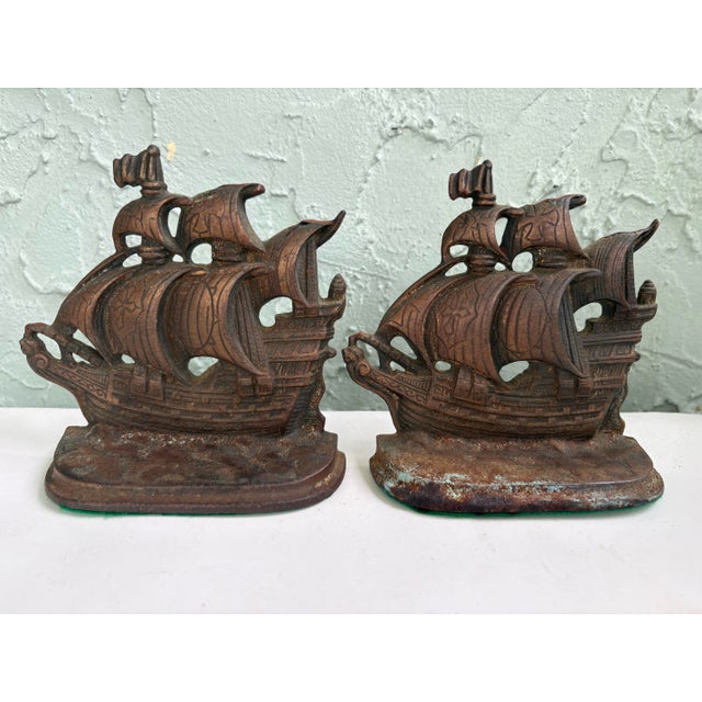Mid 20th Century Vintage Heavy Cast Iron Elizabethan Galleon Ship Bookends – Nautical Maritime Library Decor – Pair For Sale - Image 5 of 11