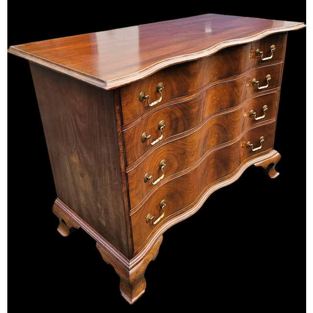 Antique 18th Century Chippendale Oxbow Chest of Drawers For Sale - Image 4 of 12