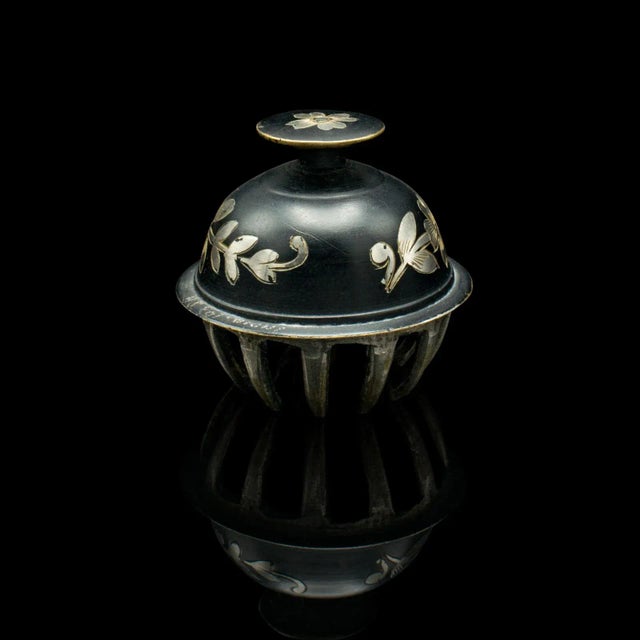 1920's Japanese Antique Tea Calling Bell For Sale - Image 4 of 9