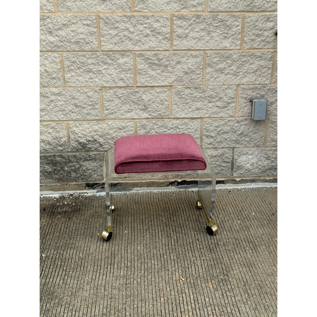 Postmodern 1970s Lucite Vanity Stool With Rose Velvet Cushion For Sale - Image 3 of 11