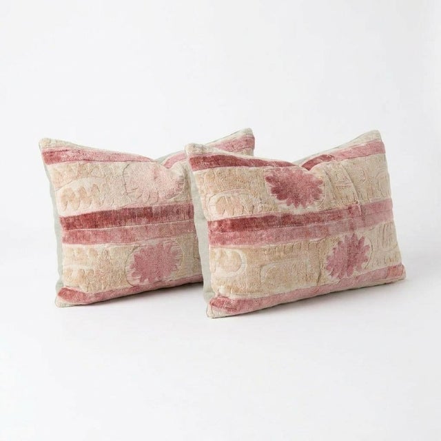 Mid-Century Modern Uzbek Suzani Lumbar Pillow Cover 17'' X 24'' - Set of Two For Sale - Image 3 of 5
