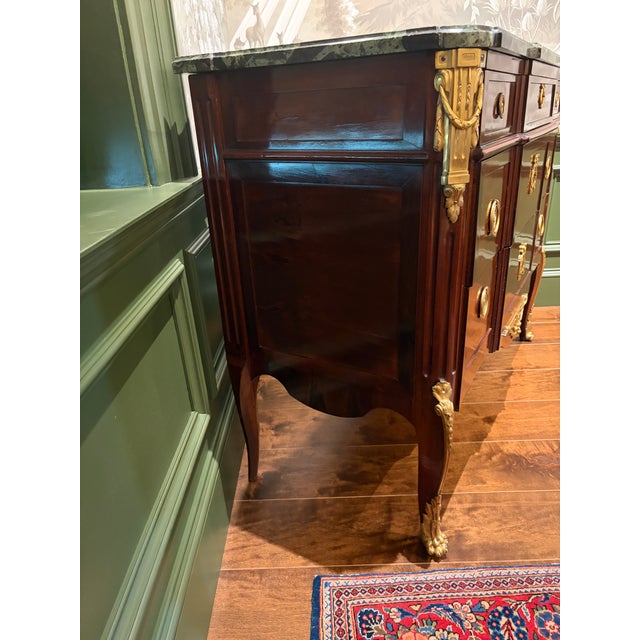 Late 18th Century Louis XV/XVI Transitional Gilt-Bronze-Mounted Mahogany Commode For Sale In Philadelphia - Image 6 of 12