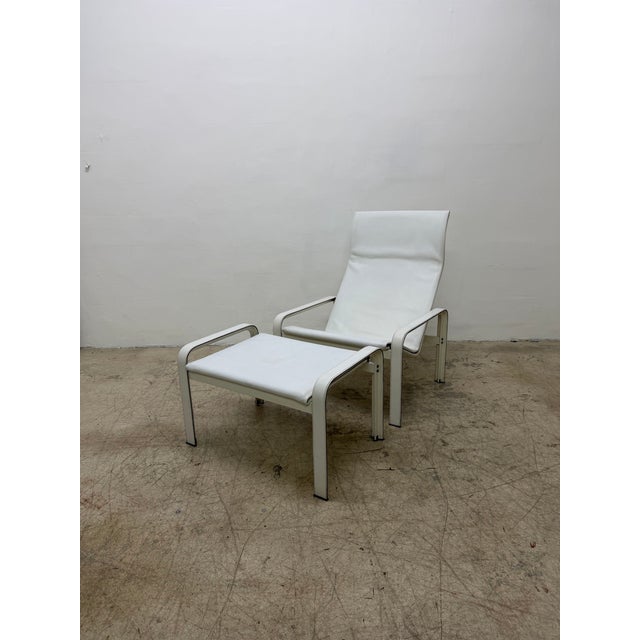 Matteo Grassi Toussaint and Angeloni White Leather Lounge Chair and Footrest for Matteo Grassi For Sale - Image 4 of 17