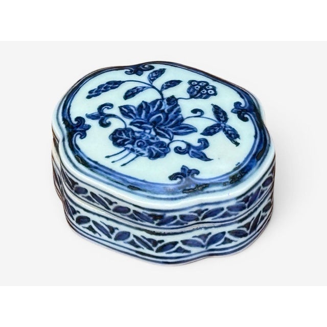 19th Century Emperor Xuande Marked Diminutive Lidded Box, Blue and White Porcelain For Sale - Image 5 of 17
