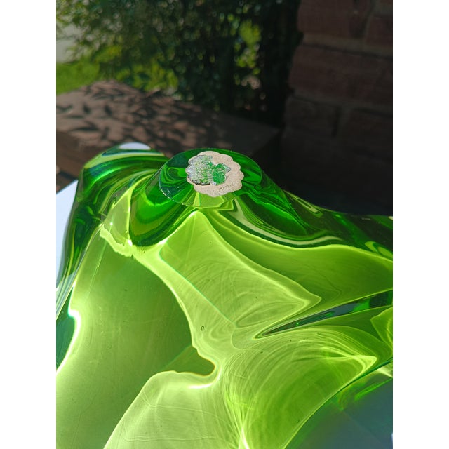 1960s Mid-Century Murano Art Glass Bowl – Lush Emerald Green Freeform Design For Sale - Image 5 of 8
