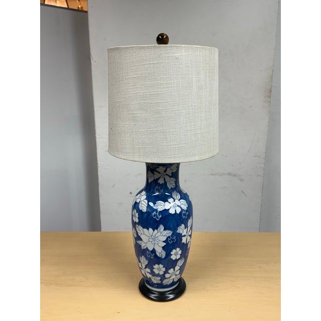 Mid-Century Modern Chinoiserie Blue Porcelain Table Lamp For Sale - Image 3 of 12