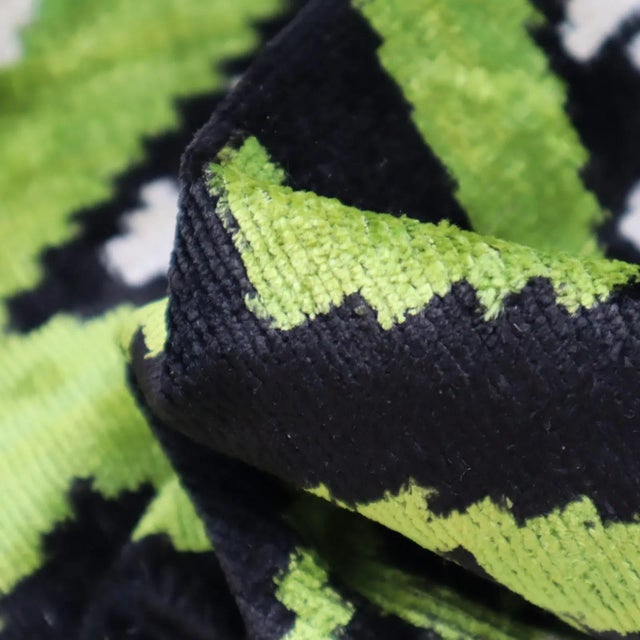 ● 100% silk velvet material making the throw pillows super soft and cozy with a delicate touch and giving your room a more...