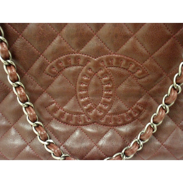 2012 CHANEL ISTANBUL SOFT CAVIAR TOTE BURGUNDY LEATHER HANDBAG For Sale In Philadelphia - Image 6 of 11