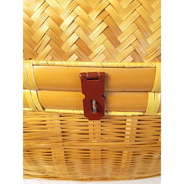 Decorative Anglo-Indian Inspired Style Bamboo Rattan Blanket Hamper | Large Chinoiserie Keepsake Chest | Vintage Lidded Storage For Sale - Image 9 of 16