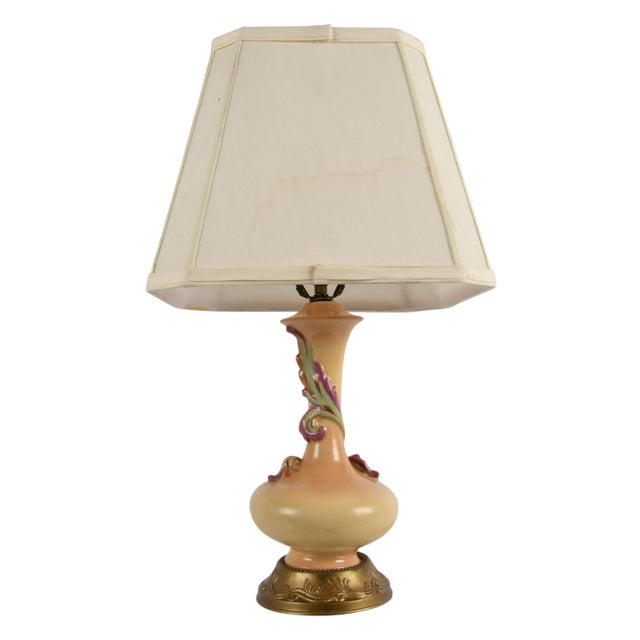 This Roseville Pottery table lamp beautifully showcases the craftsmanship and artistry that have made Roseville a...