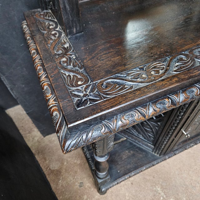 Late 19th Century Carved Oak Victorian Hall Table With Mirror and Column Supports For Sale In Atlanta - Image 6 of 18
