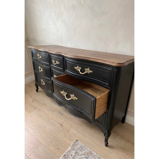 1960s Professionally Restored Vintage Dixie French Provincial Dresser in Dramatic Black For Sale - Image 5 of 7