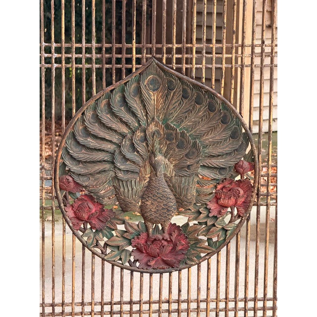 Antique Gilt 2-Panel Carved Lattice Screen with Peacock Medallions, 1890s For Sale - Image 3 of 18