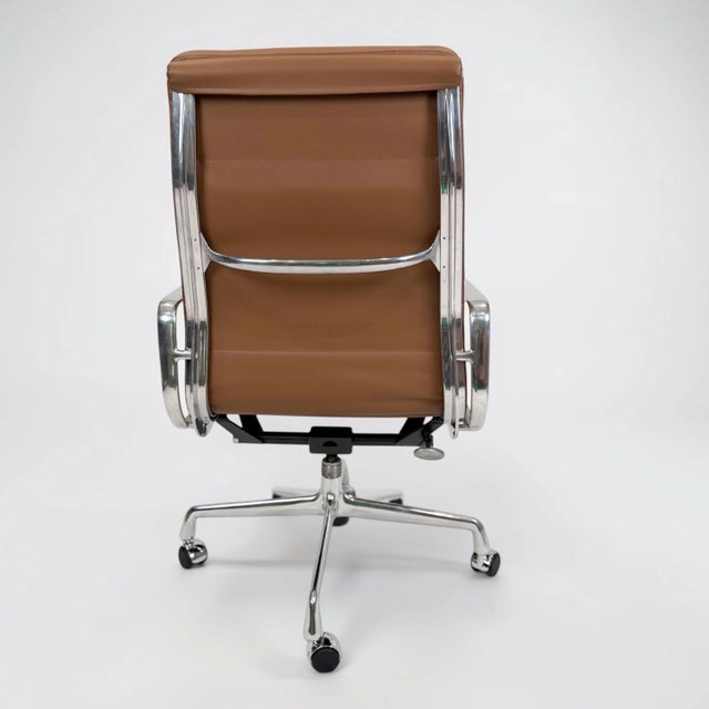 Mid-Century Modern Late 20th Century Eames Aluminum Group Soft Pad Executive Chair by Herman Miller -Brown Leather For Sale - Image 3 of 9