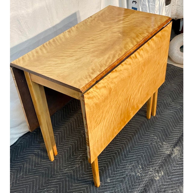 American Tiger / Curly Maple Pennsylvania Bench Made Vintage Double Gate Leg Table For Sale - Image 3 of 18