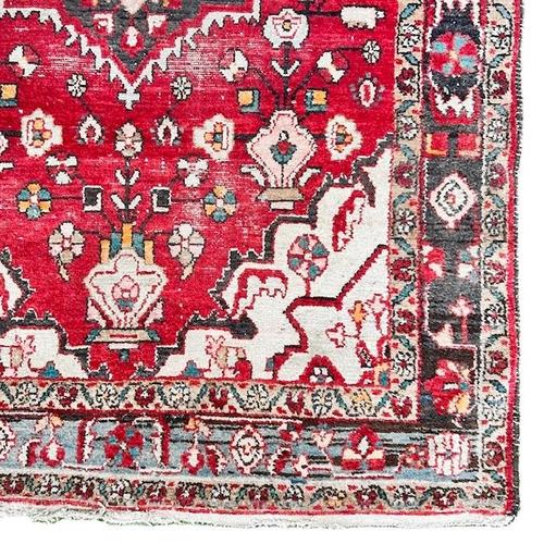 Vintage Hand-Knotted Middle Eastern Rug, 1970s For Sale - Image 6 of 8