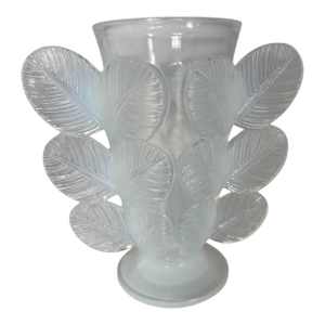 French Art Deco Pierre D’Avesn White Opalescent Glass Vase