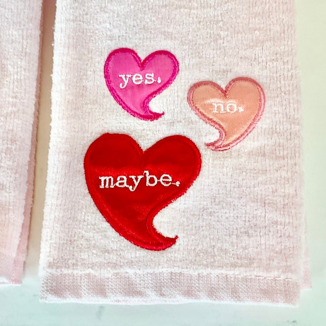 1990s Vintage Boho Chic Valentine Yes, No, Maybe Tip Towels - a Pair. For Sale - Image 4 of 6