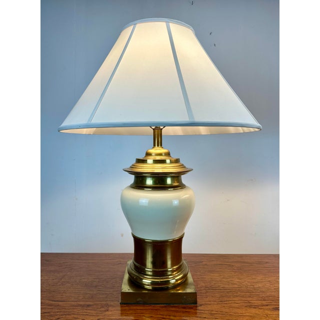 Mid-Century Modern Mid 20th Century Chinoiserie Cream Ceramic & Brass Table Lamps For Sale - Image 3 of 12