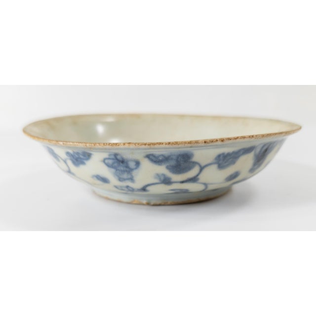 17th Century 17th Century or Earlier Chinese Chinoiserie Ming Dynasty Export Blue and White Bowl For Sale - Image 5 of 11