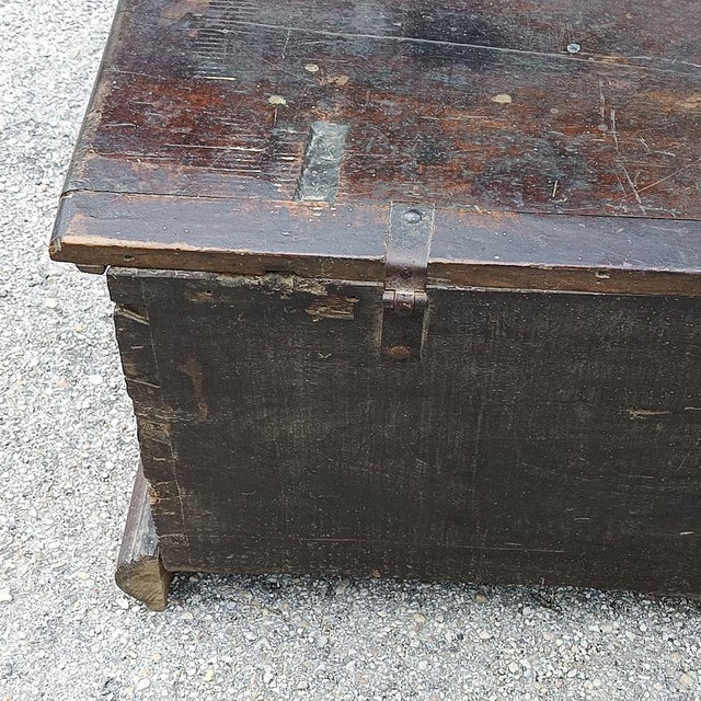 Walnut Trunk, 17th Century For Sale - Image 18 of 18