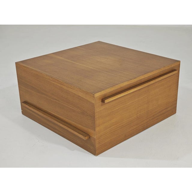This extendable vintage coffee table is a classic piece of Mid-Century Modern furniture. Crafted entirely of wood with...