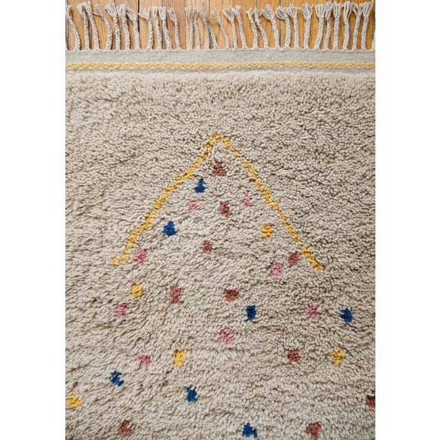Beige Handmade Moroccan Wool Rug With Multicolor Confetti Polka Dots 9x12 Ft For Sale In New York - Image 6 of 12