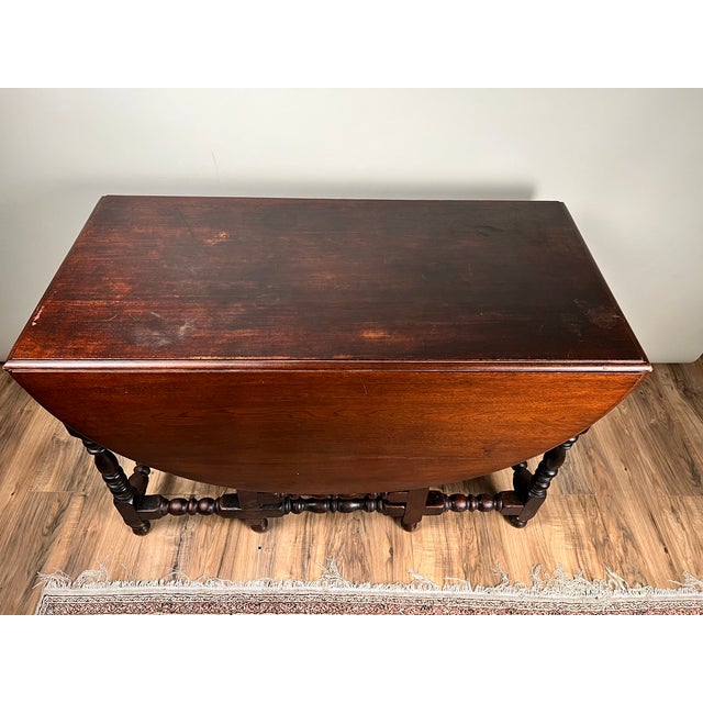 Antique English William & Mary Walnut One Drawer Gateleg Dining Table C. Early 18th Century For Sale - Image 4 of 13