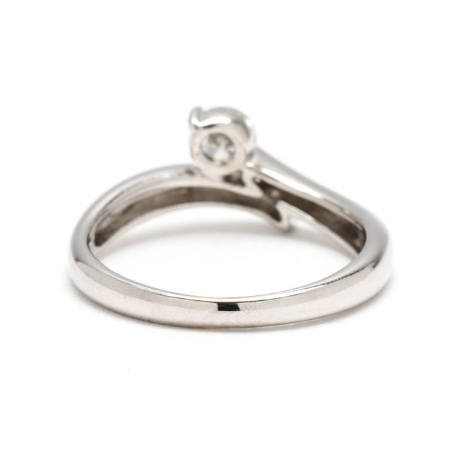 Diamond .20ctw Bypass Ring, 18k White Gold, Ring Size 5.5 For Sale - Image 4 of 7