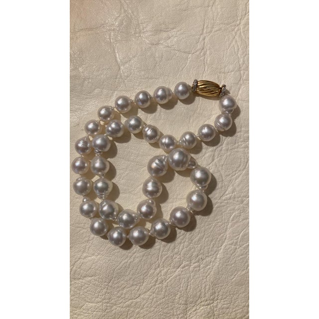 French Vintage South Sea Baroque 18k Diamond Clasp Necklace For Sale - Image 3 of 15