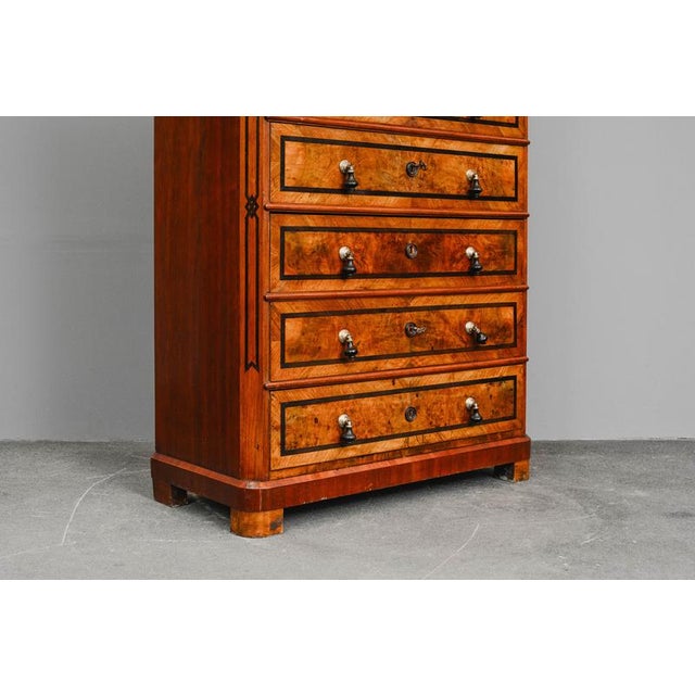 Mid-19th Century Biedermeier Chiffonier in Walnut For Sale - Image 6 of 17