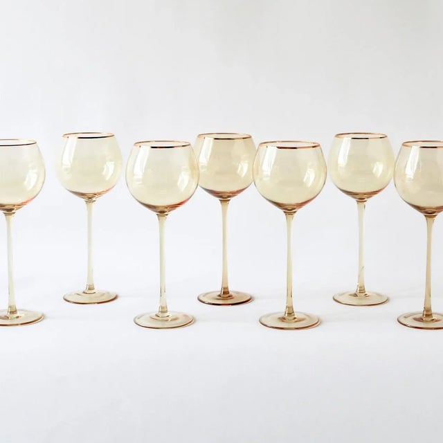 Set of 4 white wine goblets. They have a bulbous mouth, hold 16 oz, and are perfect to use for your white wine.