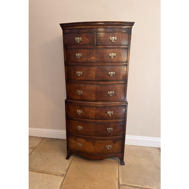 Quality antique Victorian mahogany bowfront chest on chest, having a fine quality antique Victorian chest on chest the...