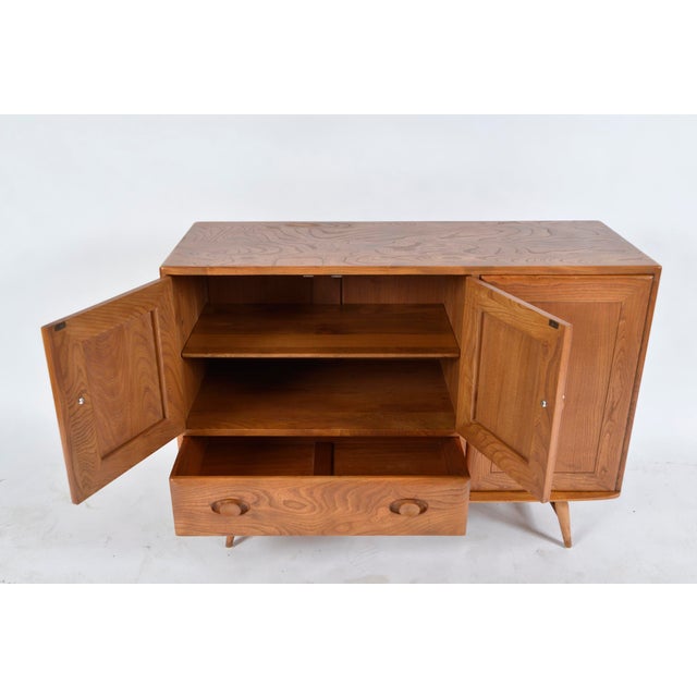 Mid-Century Modern Windsor Sideboard in Elm and Beech by Lucian Ercolani for Ercol, 1955 For Sale - Image 9 of 18