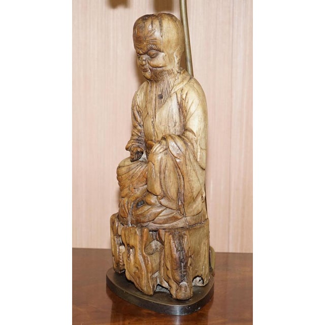 Chinese Carved Rootwood Table Lamp with Statue of Buddha, 1780-1800 For Sale - Image 4 of 12