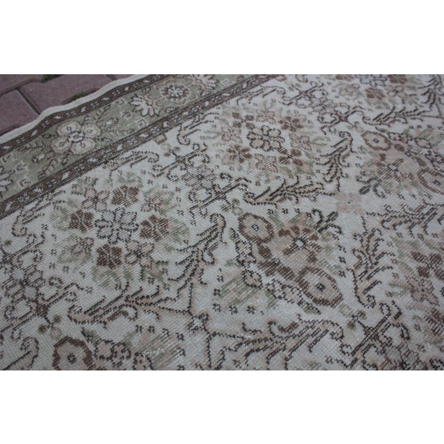 Textile 1970s Mid-Century Modern Art Deco Turkish Vintage Floral Beige Oushak Area Rug For Sale - Image 7 of 13
