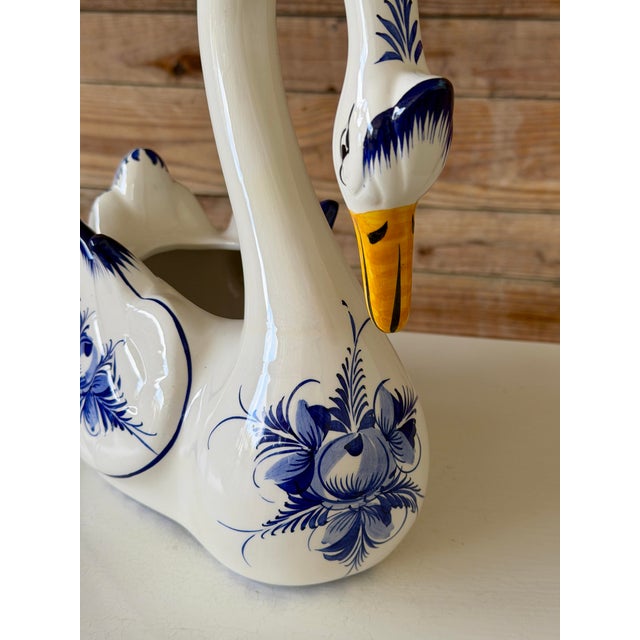 Hand-Painted Chinoiserie Portuguese Blue & White Swan Planter / Cachepot For Sale In Naples, FL - Image 6 of 11