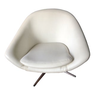Mid Century Modern Leather Barrel Swivel Chair For Sale