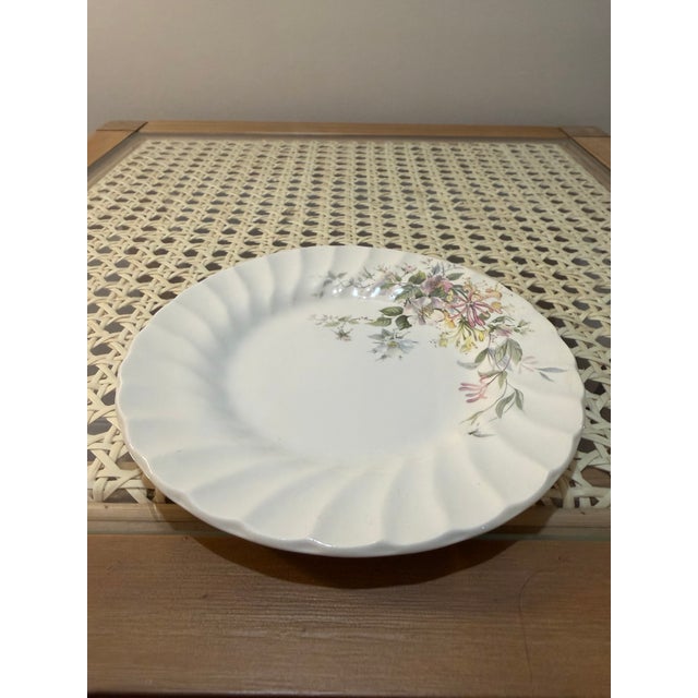 Mid 20th Century Myott, Meakin & Co. Ltd. "Jamestown" Pattern Floral Dinnerware Set - 5pcs For Sale In Kansas City - Image 6 of 7