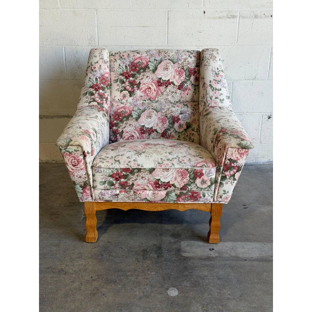 This plush lounge chair features an inviting contoured frame with deep seating and wide padded armrests. Its vibrant...