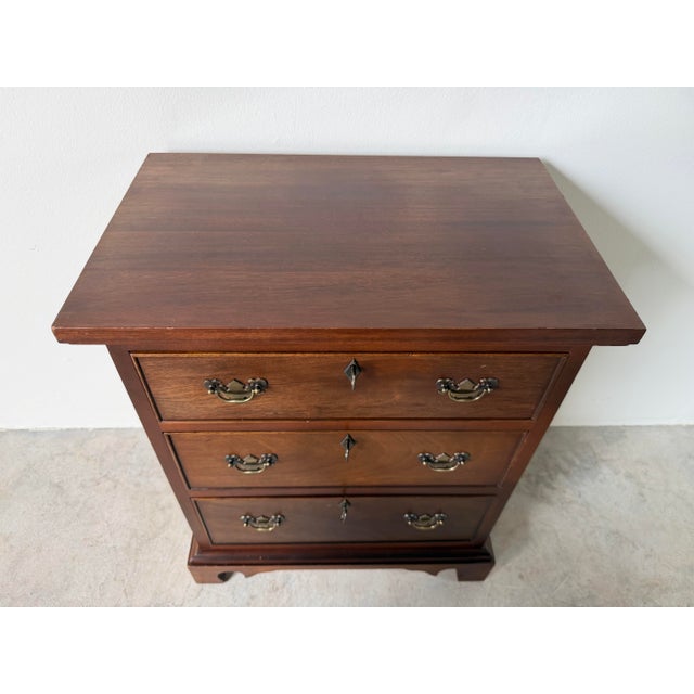 Early 20th Century Chippendale Solid Mahogany 3-Drawer Nightstand For Sale In Miami - Image 6 of 12