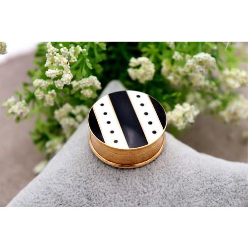 Metal Pill Box in 18k Gold For Sale - Image 7 of 7