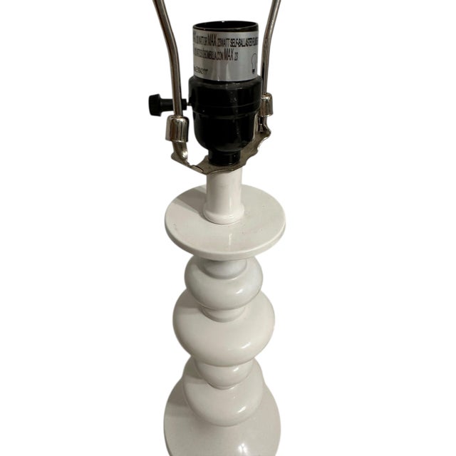 1990s Mid-Century Modern White Spool Lamp For Sale - Image 4 of 7