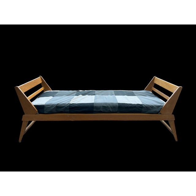 French oak daybed from the 1950s designed by René jean Caillette in original condition. Modernist design from the master...