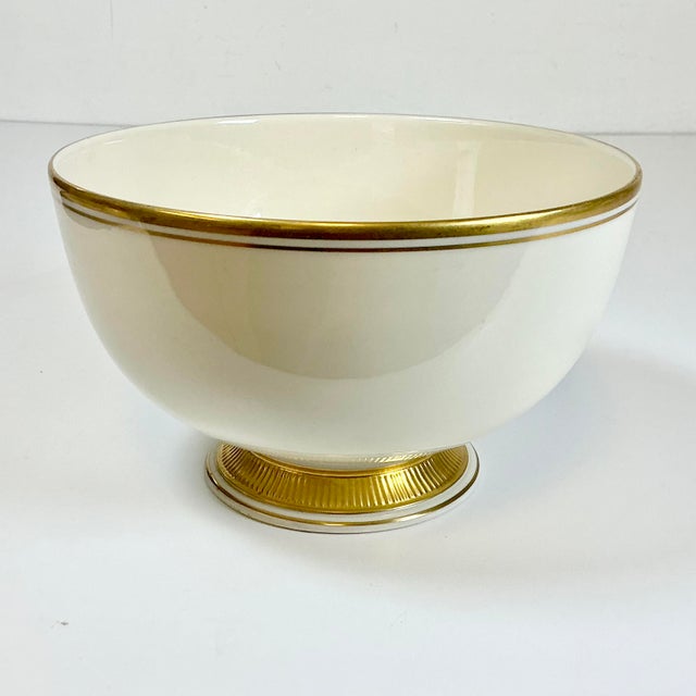 Cream Vintage Neoclassical Hollywood Regency Lenox Pedestal Footed Serving Bowl - 25k Gold Trim. For Sale - Image 8 of 10