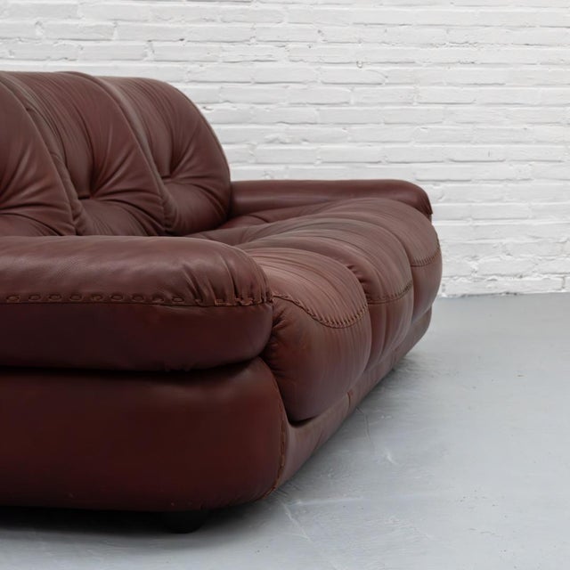 Maroon Italian Three-Seater Sofa by Sapporo for Mobil Girgi, 1970s For Sale - Image 8 of 17