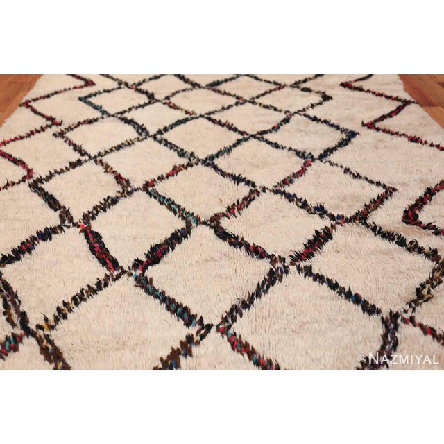Moroccan Nazmiyal Collection Vintage Ivory Beni Ourain Moroccan Rug For Sale - Image 3 of 7