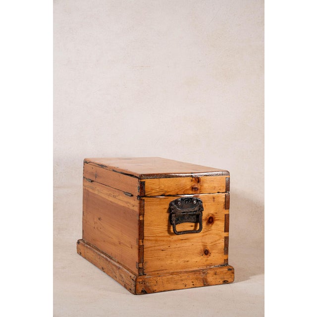 1900 - 1909 19th Century English Waxed Pine Carpenters Tool Chest (C. 1900) For Sale - Image 5 of 7