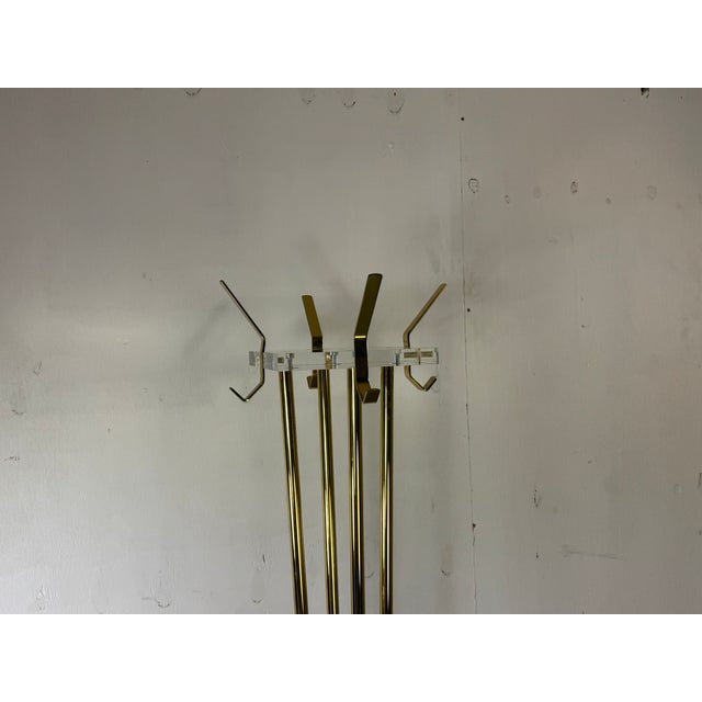 Mid-Century Hollywood Regency Standing Acrylic and Brass Coat Stand, 1970s For Sale - Image 6 of 11
